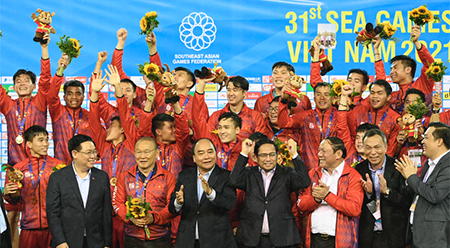 Luyện dịch tin Việt Trung 12: Thủ tướng Phạm Minh Chính chúc mừng Đội tuyển bóng đá nam U23 quốc gia