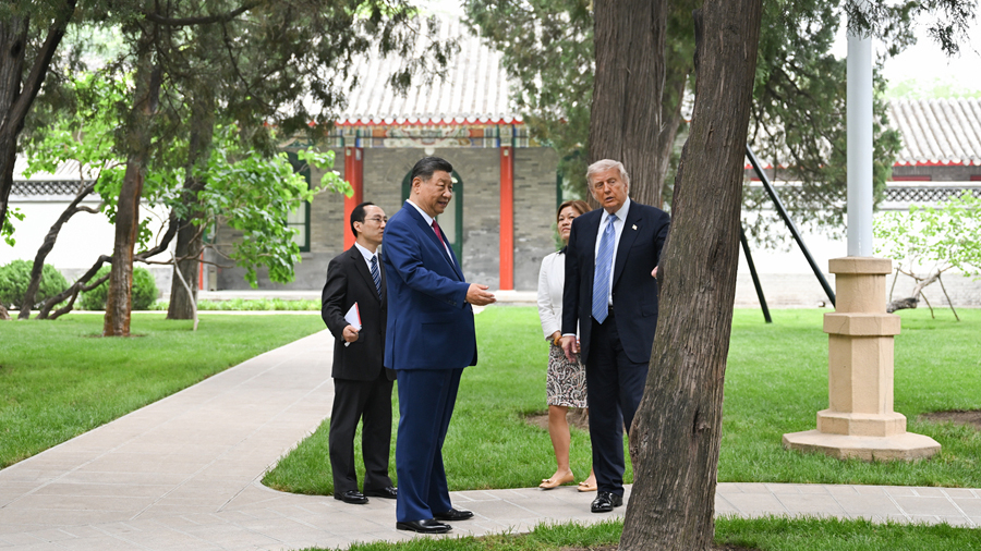 Tổng thống Trump lần đầu đến Trung Nam Hải